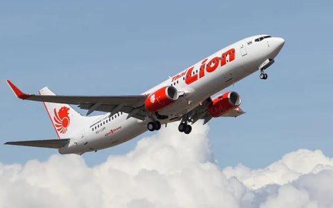 印尼狮航一架波音737客机起飞后发生引擎着火：画面骇人！