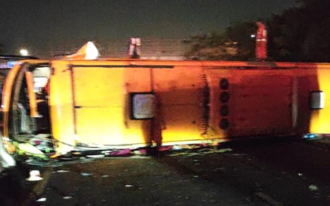 突发，巴厘岛一旅游汽车发生车祸，造成三人死亡