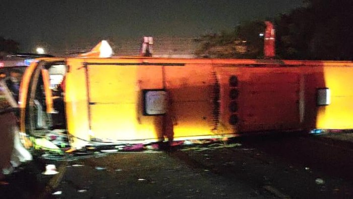 突发，巴厘岛一旅游汽车发生车祸，造成三人死亡