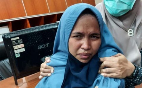 持枪妇女闯印尼总统府竟是上天的指示？