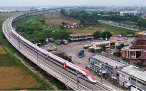 佐科总统与中国国家元首共同见证雅万高铁速度