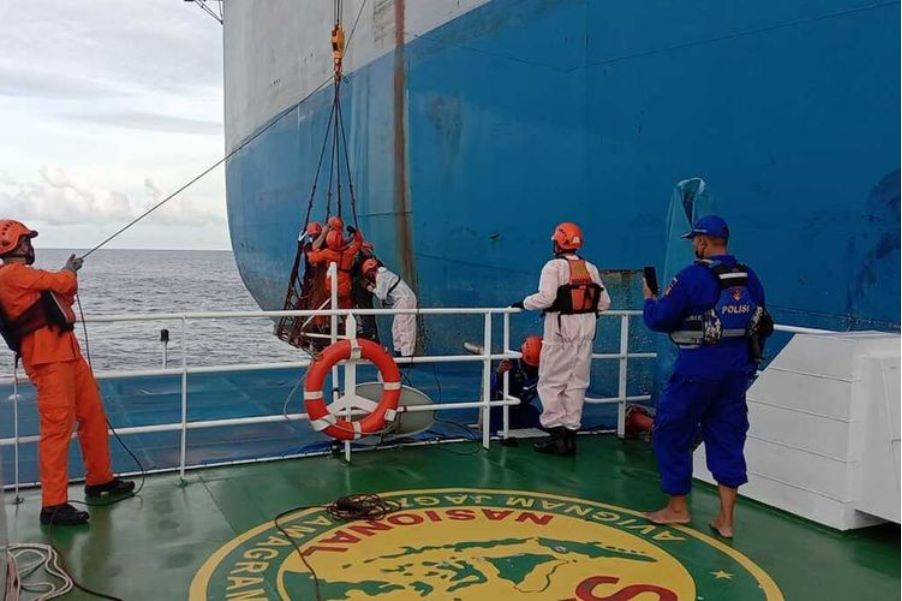 中国海员在印尼海域作业时受伤