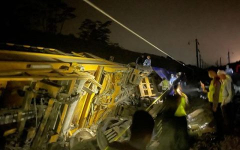 雅万高铁工程车出轨相撞造成人员伤亡