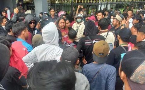 印尼各地爆发示威暴徒混入，中国同胞请注意安全