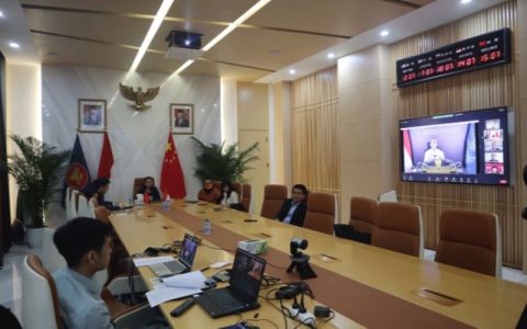 中印两国签署总值80亿美元的贸易合同