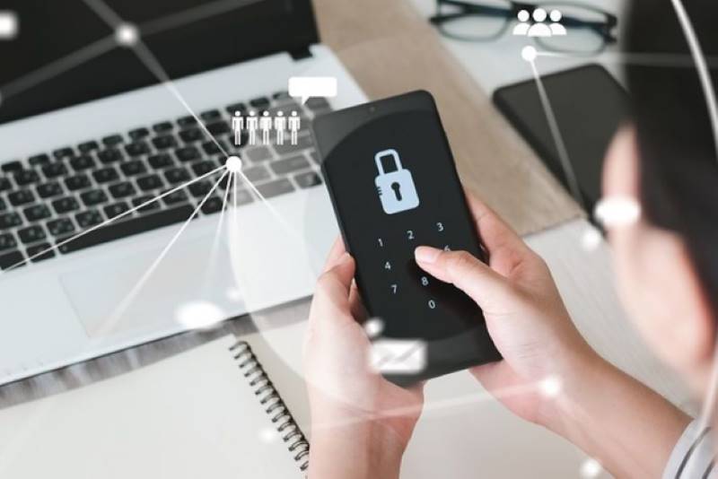 印尼一假冒海关职员诈骗网购买家高达四千万盾