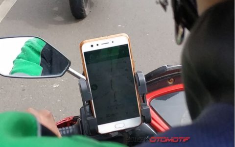 印尼摩托车司机无力支付电动摩托车成本