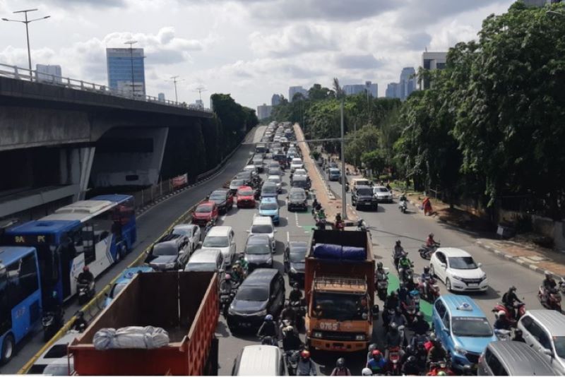 解决雅加达道路拥堵问题的两大措施