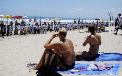 外媒评价第二家园签证政策条件过高