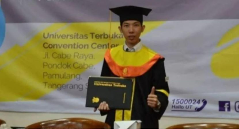 印尼超级学霸的诞生：41岁华人手握42个学位