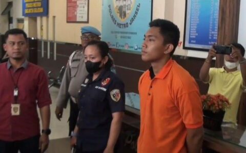 印尼青年暴打他人火爆网络，导致贪官父亲被揪出