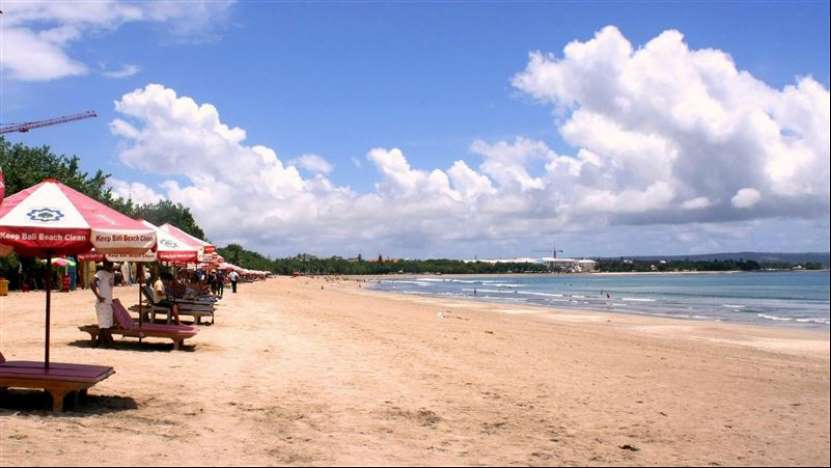 大无语事件！游客巴厘岛随手拍照被罚款四百万盾