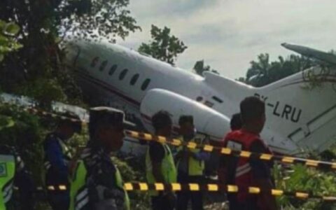 印尼一架载有中企高层的私人飞机失控冲出跑道