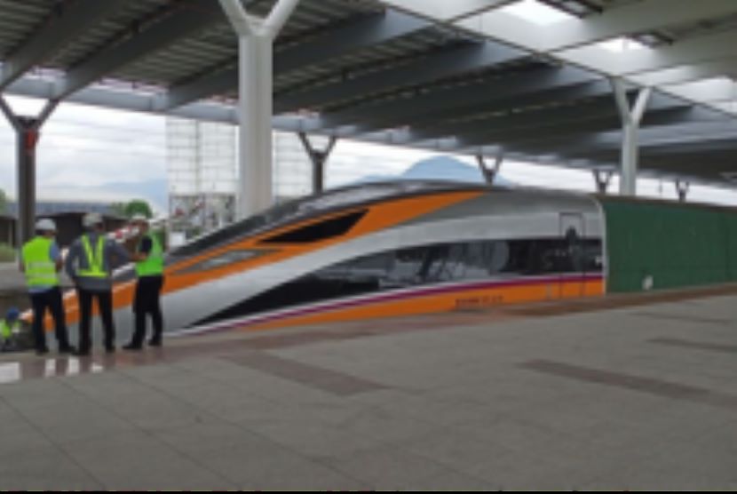 雅万高铁电力网络安装进度已超过80%