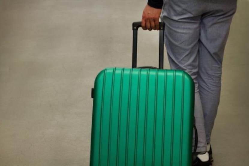 外籍大学教授在印尼违规取得身份证十二年被遣返