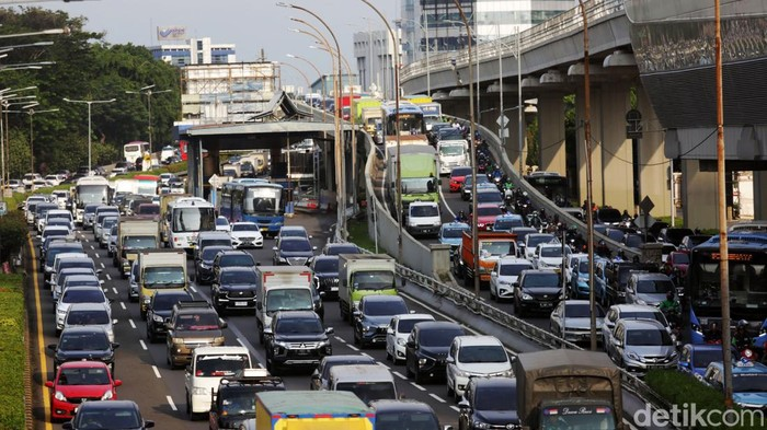 雅加达计划试行分批错峰出行上班措施