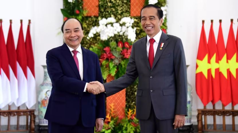 掌柜说: 投资印尼还是越南，应该怎么选