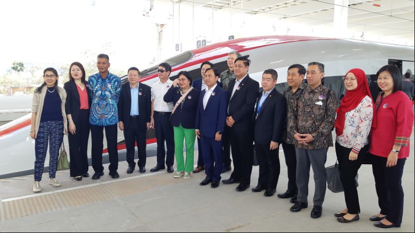 东盟各国大使称赞雅万高铁是东南亚的未来