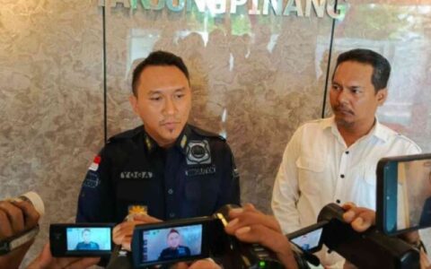 七名合法入境同胞竟被移民局遣返回国