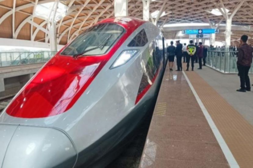 电力设施过热停电导致雅万高铁停驶