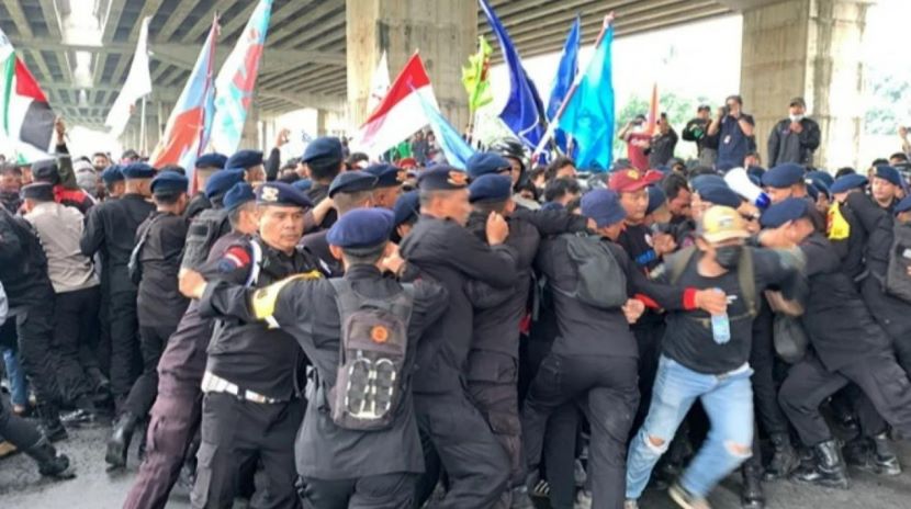 印尼全国罢工变冲突或导致上百个地区瘫痪