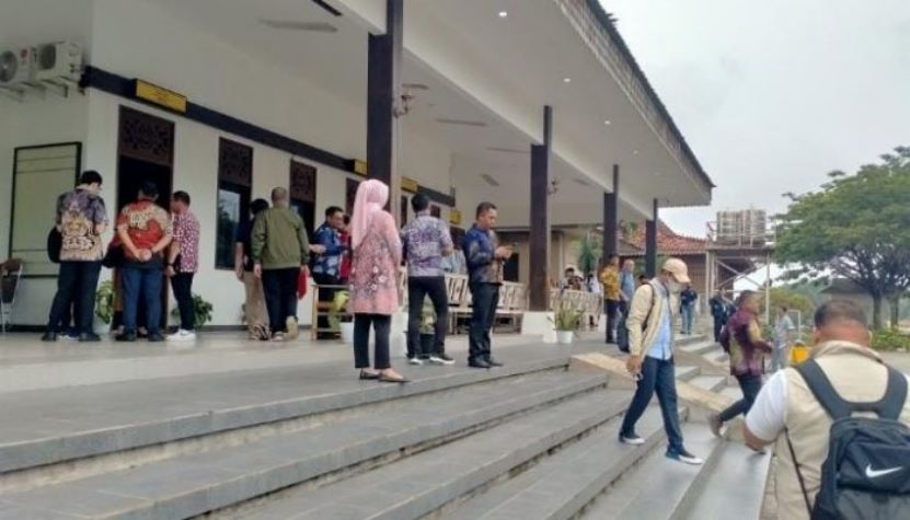 中国人搭印尼省内航班也要被移民局调查？