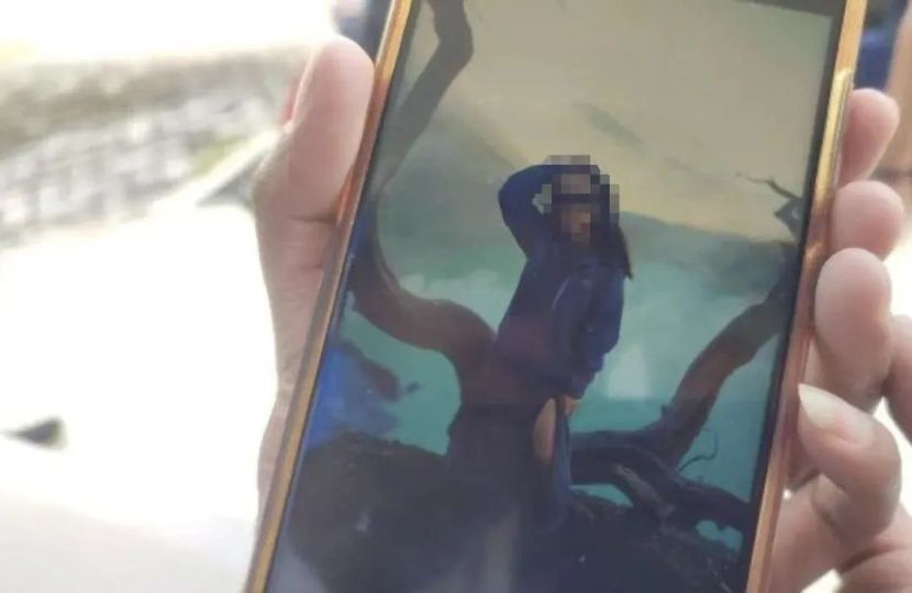 女同胞火山拍照不慎坠崖身亡