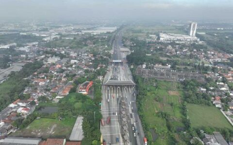 印尼小长假近48万辆汽车离开大雅加达都市圈