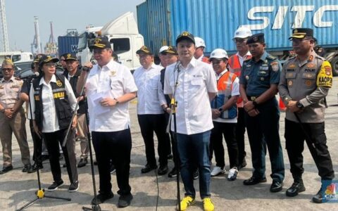 印尼部长要求海关24小时工作以解决堆积货柜