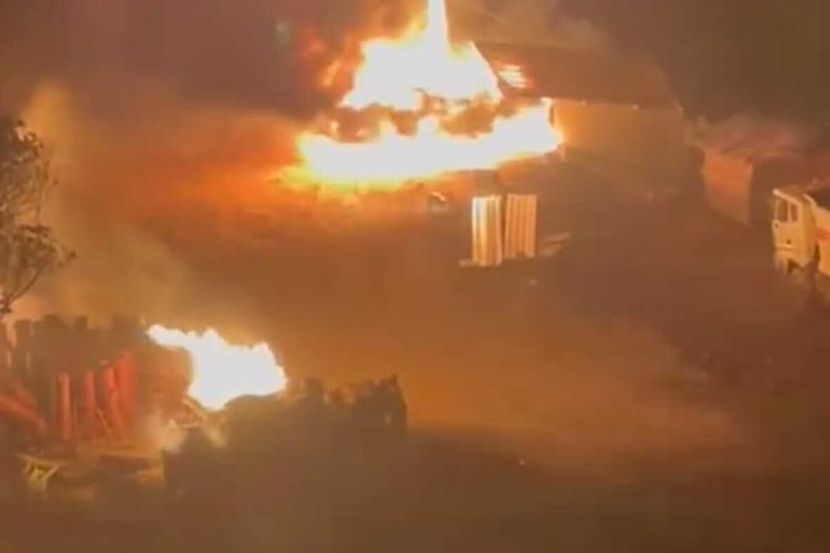 冲突升级，西龙目岛金矿区当地纵火案