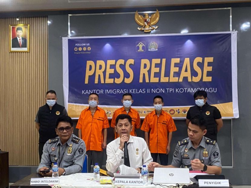 印尼调查三名中国男子涉嫌滥用居留许可