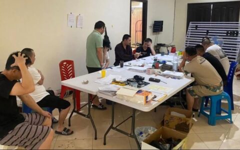 印尼泗水警方突袭诈骗集团10名嫌犯被逮捕