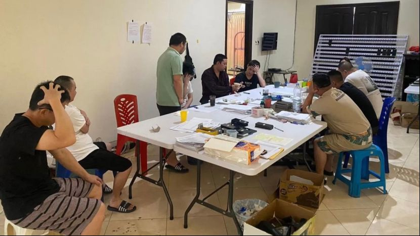 印尼泗水警方突袭诈骗集团10名嫌犯被逮捕