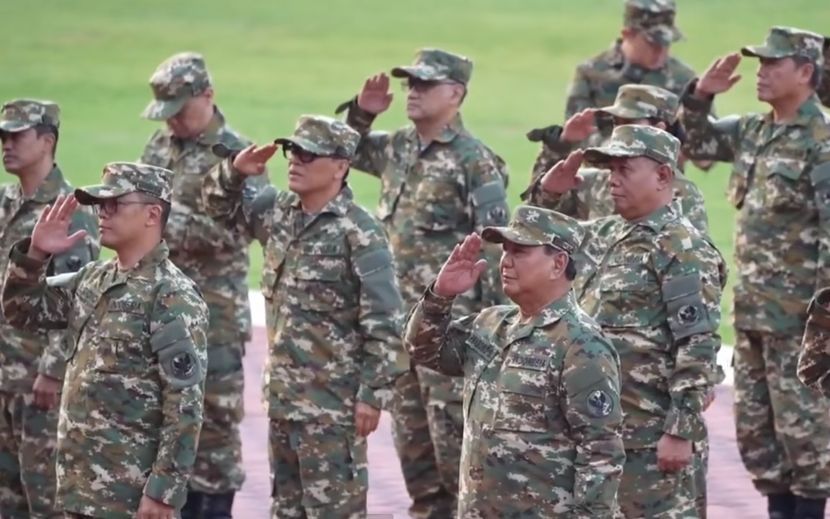 印尼历史第一次，普拉博沃总统带部长搞“团建”