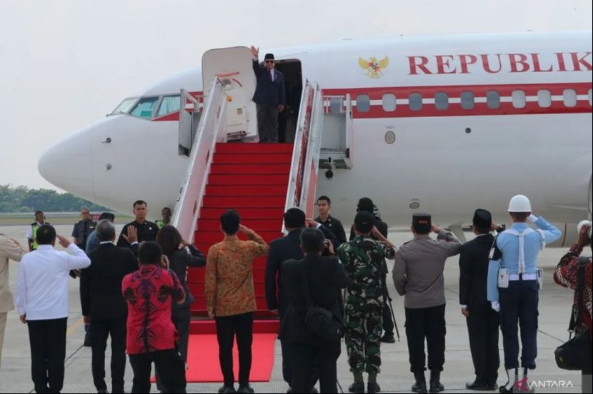 普拉博沃总统正式出发访问中国