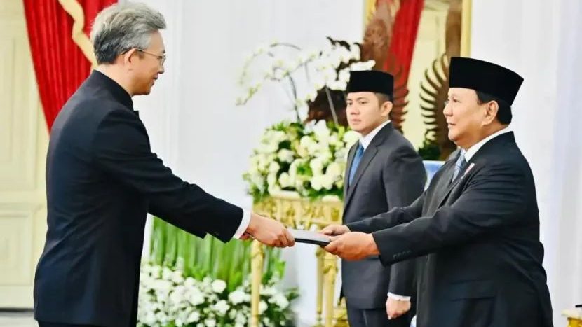 王鲁彤大使向普拉博沃总统递交国书