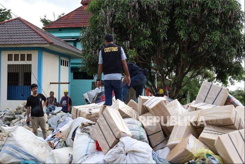 印尼海关销毁近23亿盾非法进口商品