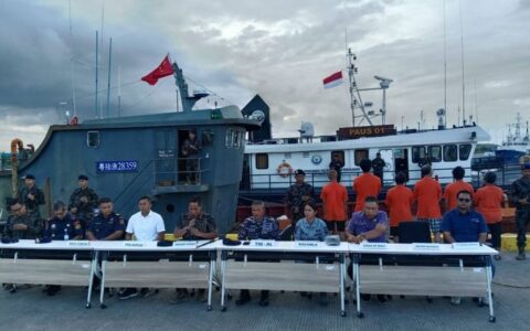 印尼渔业部竟登上中国渔船逮捕六人