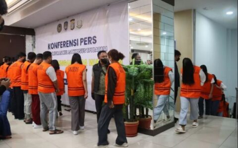 两名国人巴淡岛从事体力劳动被逮捕