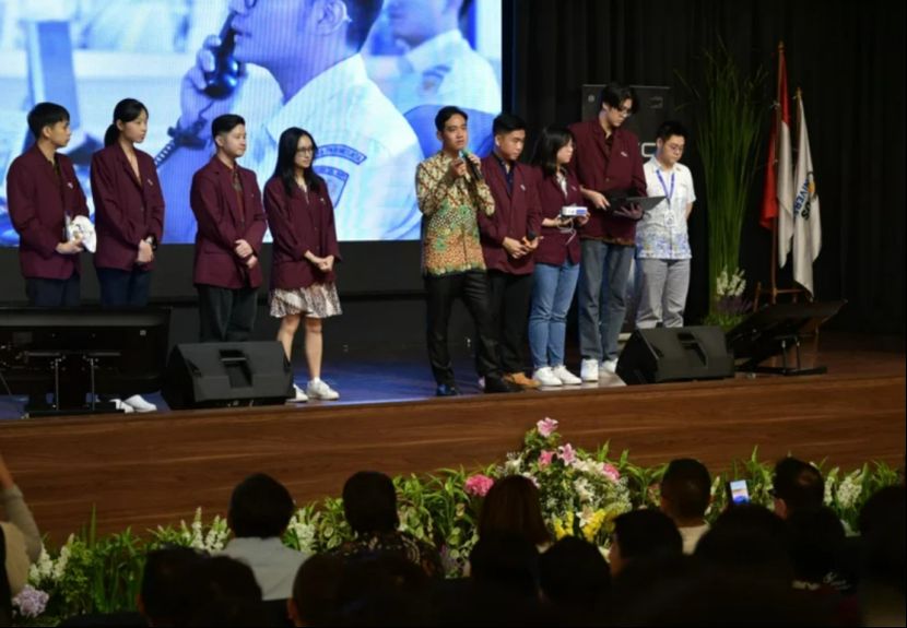 印尼副总统出席建国大学人工智能研讨会