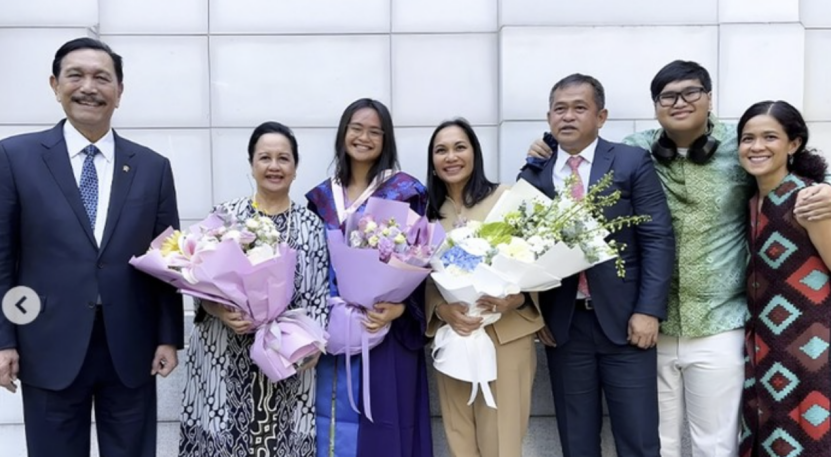 卢胡特孙女完成清华大学留学课程毕业