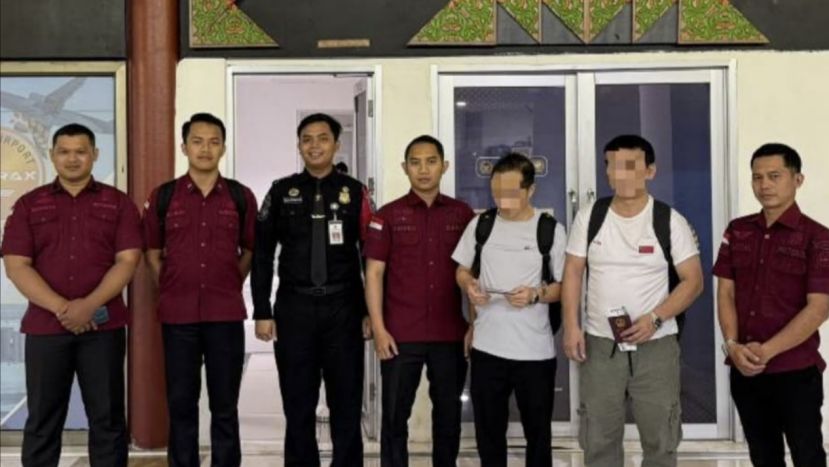 两同胞被当地人举报而被驱逐出境