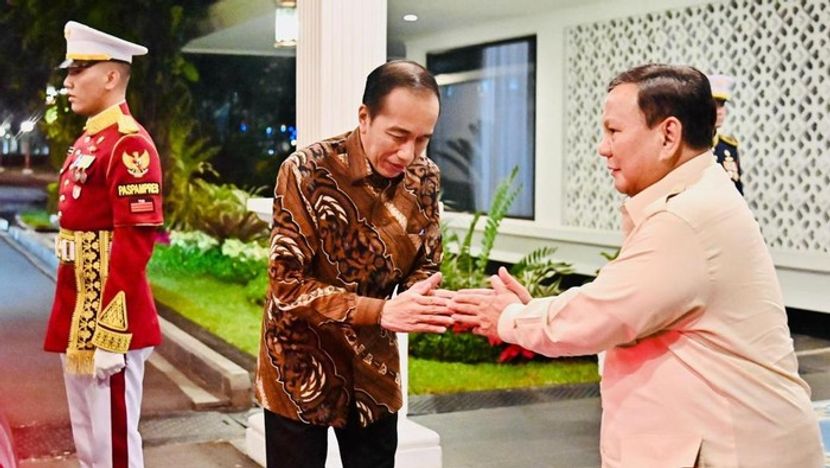 普拉博沃送花为佐科庆祝生日