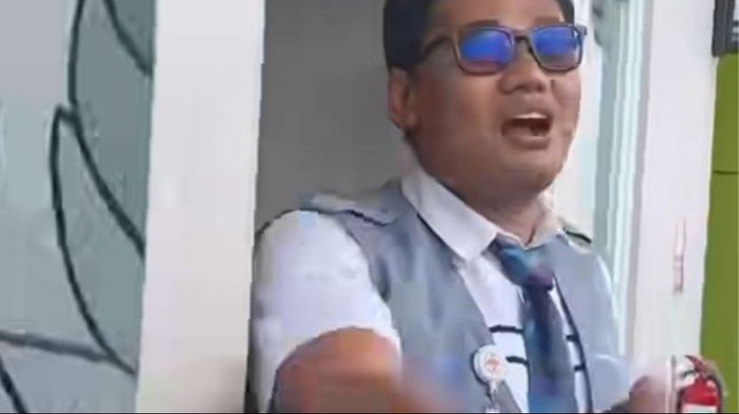 印尼车站员工竟要求无票幼童留在车站不准上车