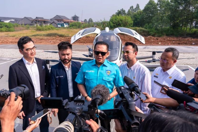 中国产飞行出租车在雅加达完成试飞