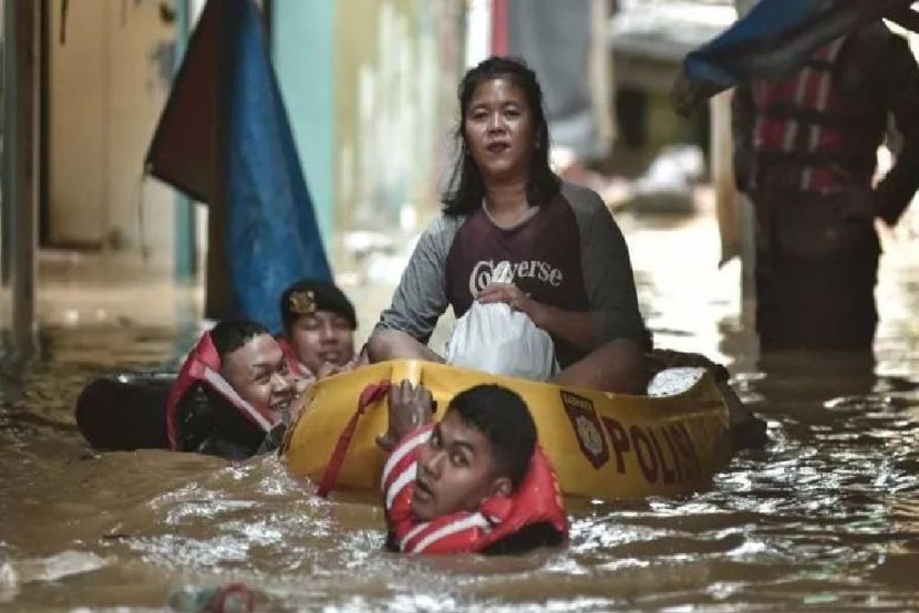 雅加达遭受严重洪灾冲击
