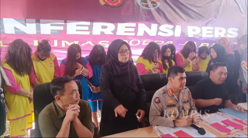 印尼一亲生父母卖子后收不到尾款报警求助