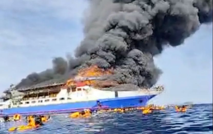 北苏拉威西近六百人游轮海上起火致多人伤亡