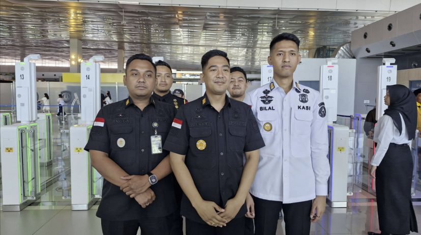 雅加达机场移民局加强对外国公民的检查