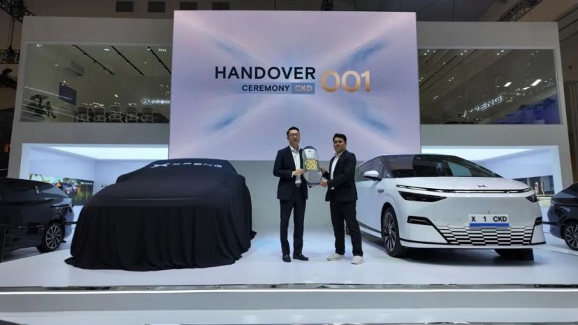 小鹏交付首台印尼生产的电动汽车